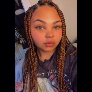 Meet your Posher, Monique